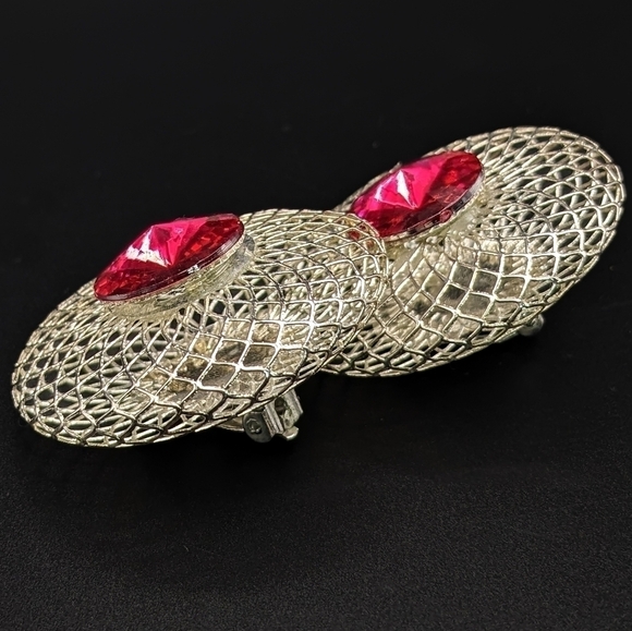 RETRO-VINTAGE Wire Formed Silver Toned Clip On Earrings with Hot Pink Rhinestone - Picture 3 of 6